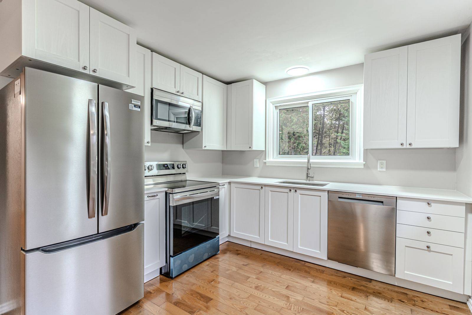 537 Huronia RD, Barrie, ON L4N 8X3