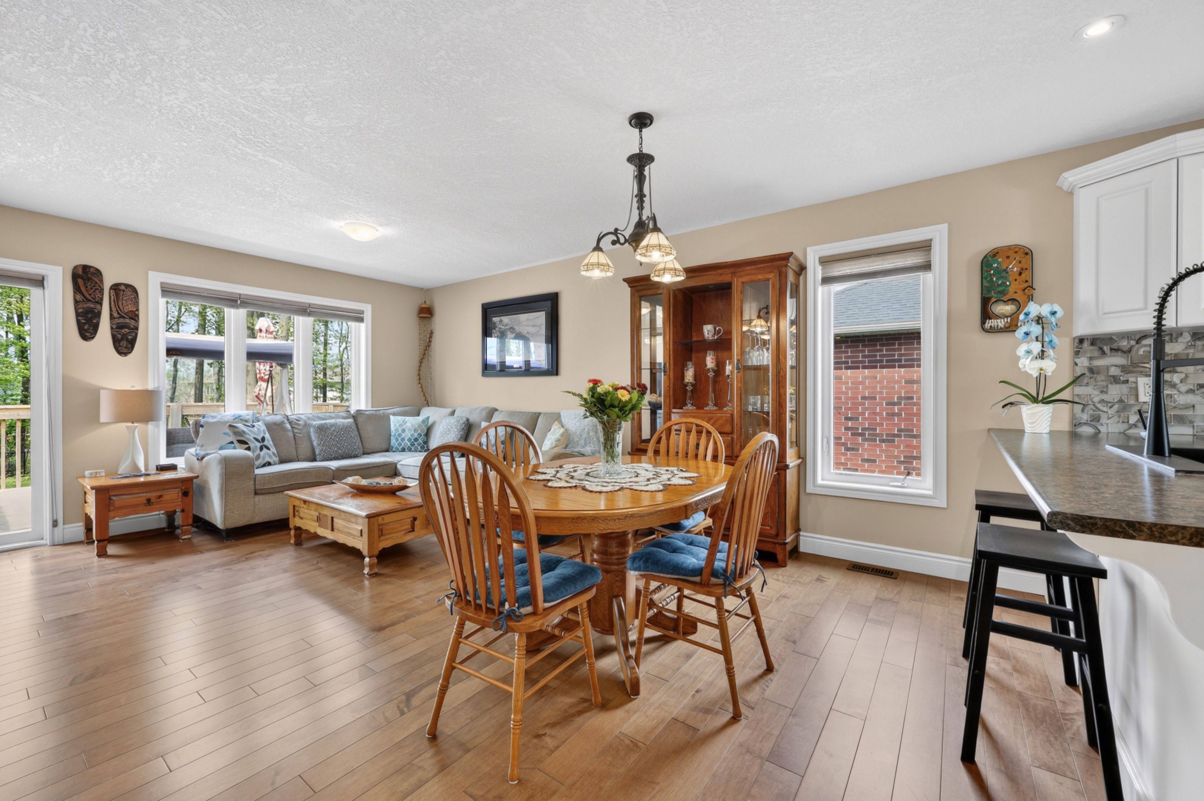 22 Hunter AVE, Tay, ON L0K 2A0