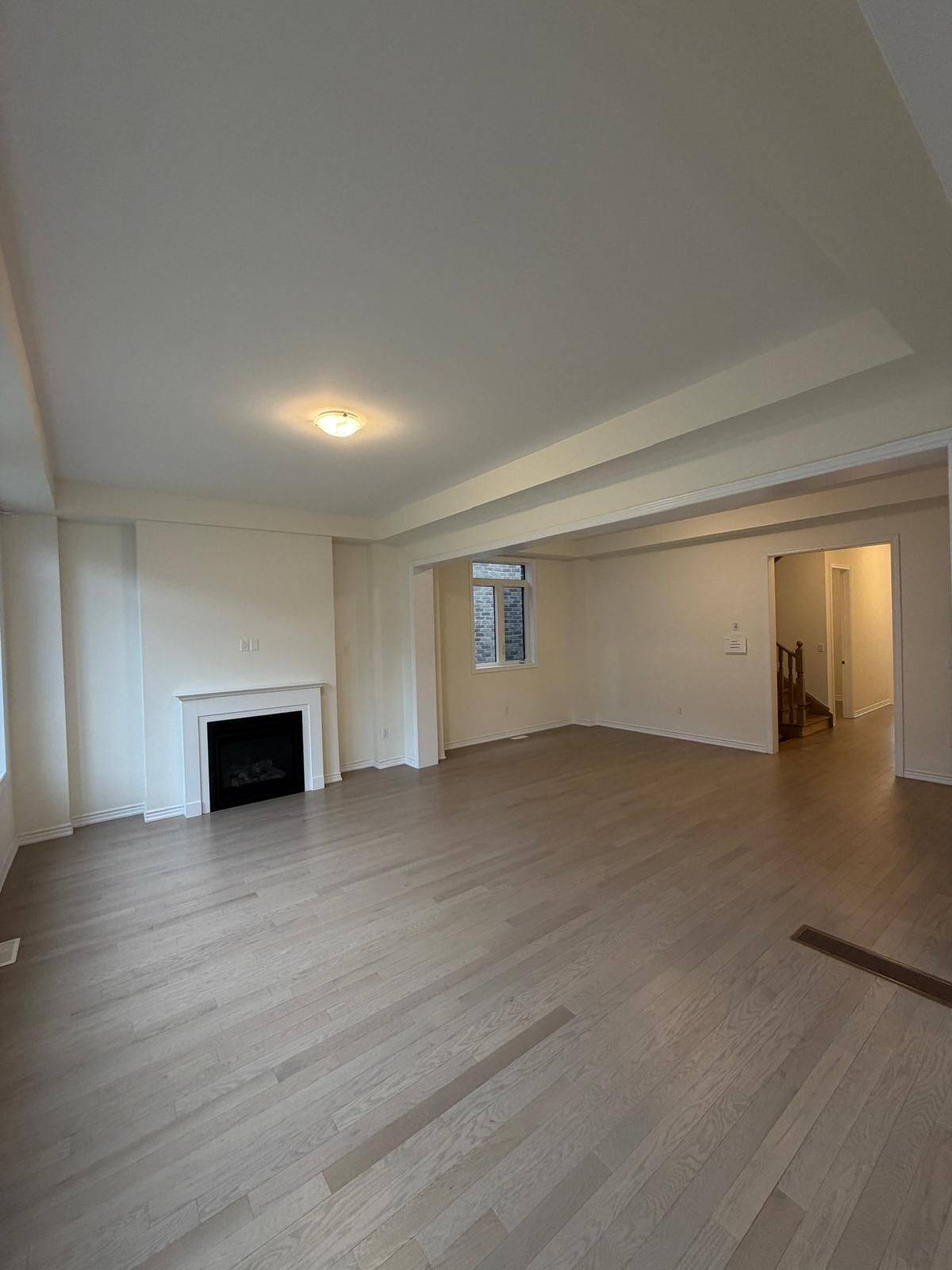 112 Weslock CRES, Aurora, ON L4G 7Z4