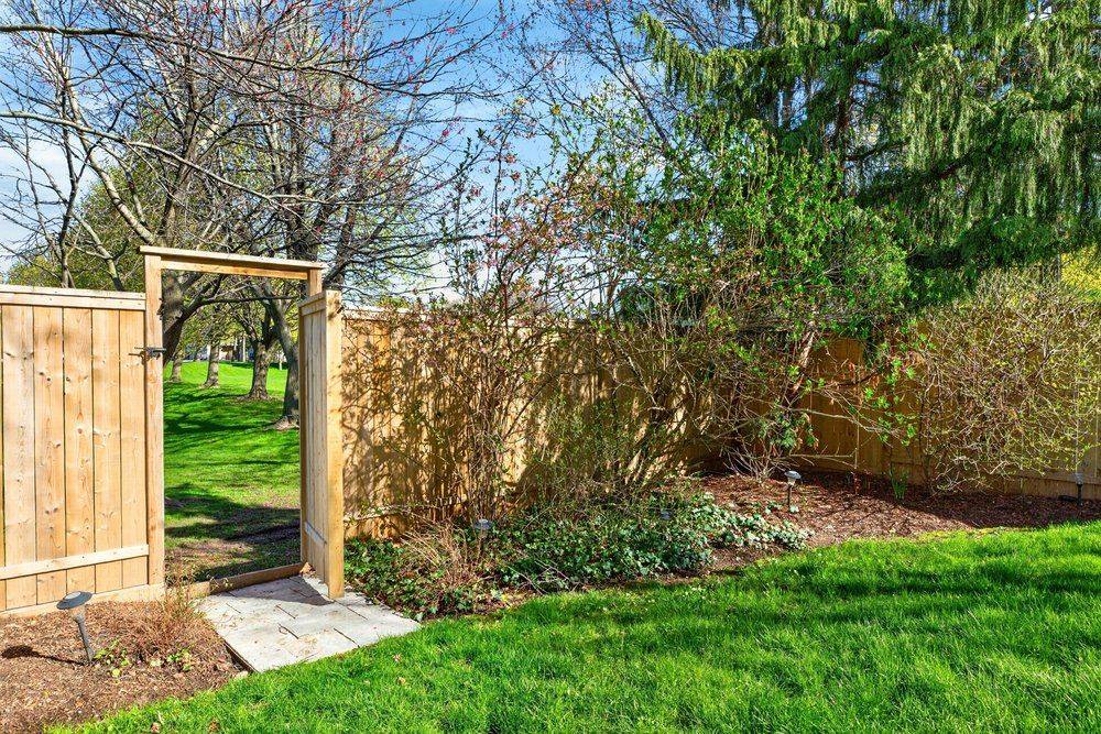 1078 Augustus DR, Burlington, ON L7S 2L1