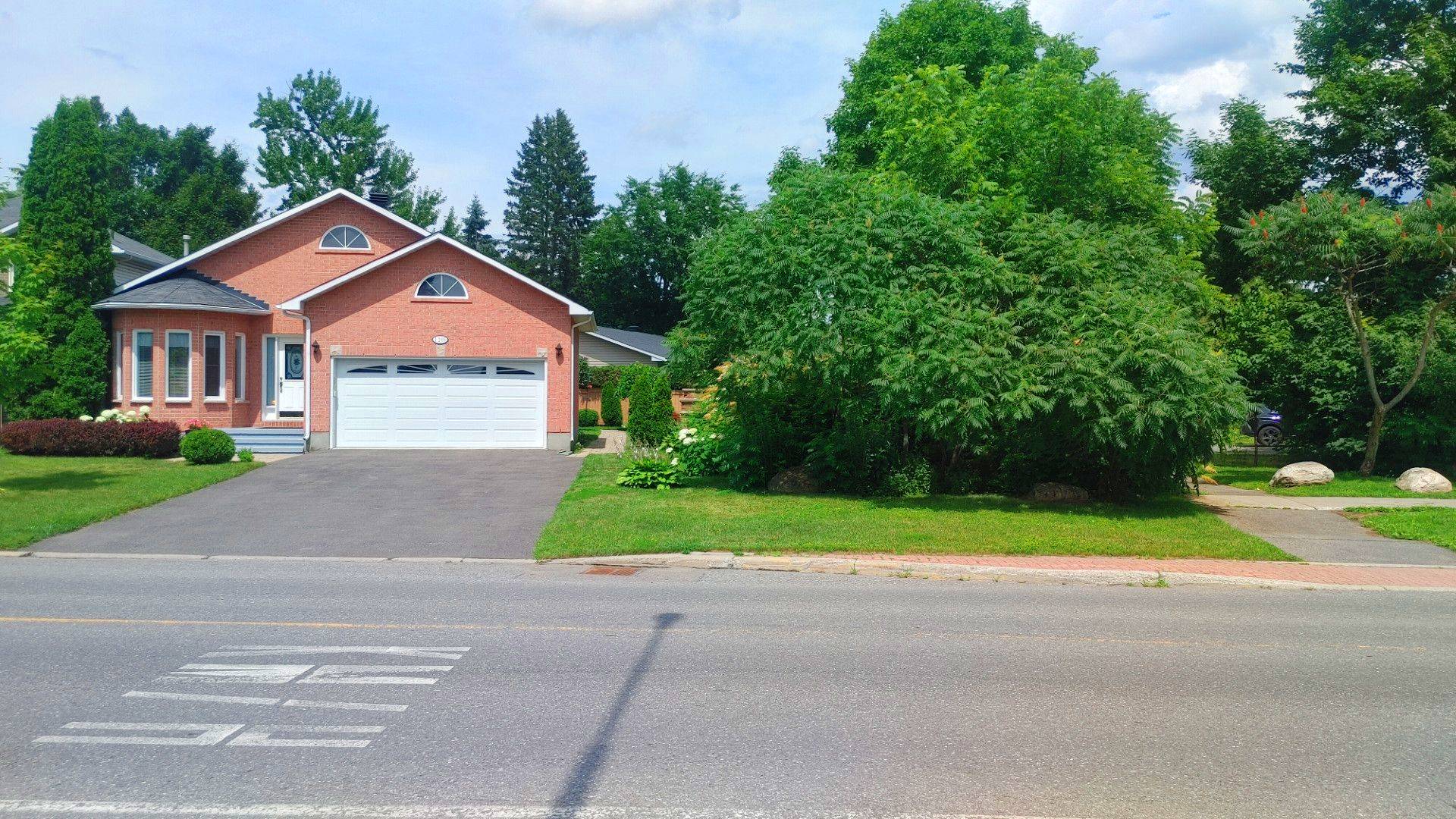 1206 Matheson RD, Cyrville - Carson Grove - Pineview, ON K1J 1A7