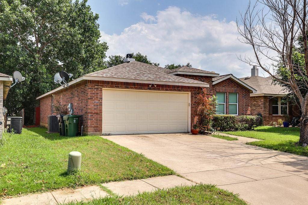638 Silvertop Road, Arlington, TX 76002