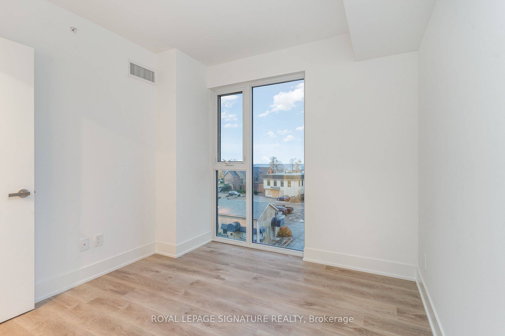 370 Martha ST #304, Burlington, ON L7R 0G9