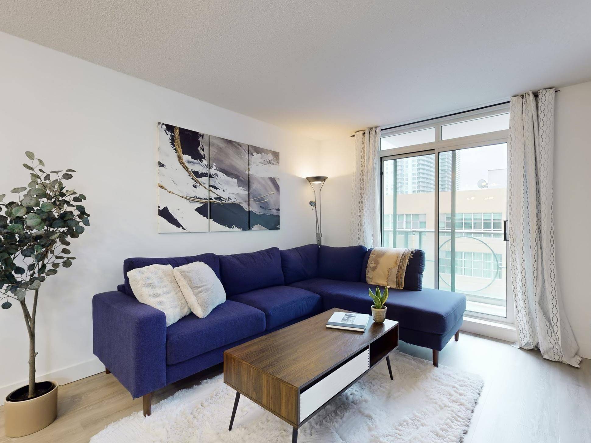 212 Eglinton AVE E #1005, Toronto C10, ON M4P 1K2