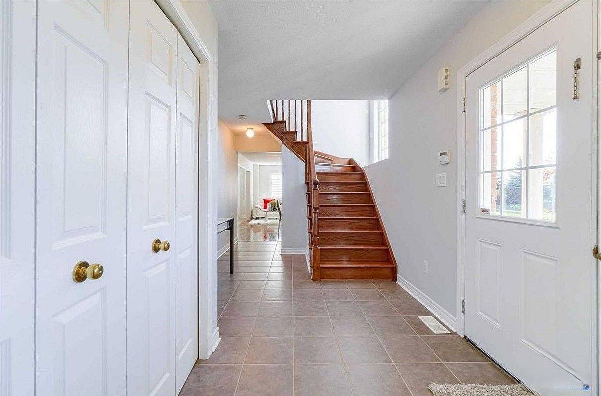 1439 Costigan RD, Milton, ON L9T 0Y7
