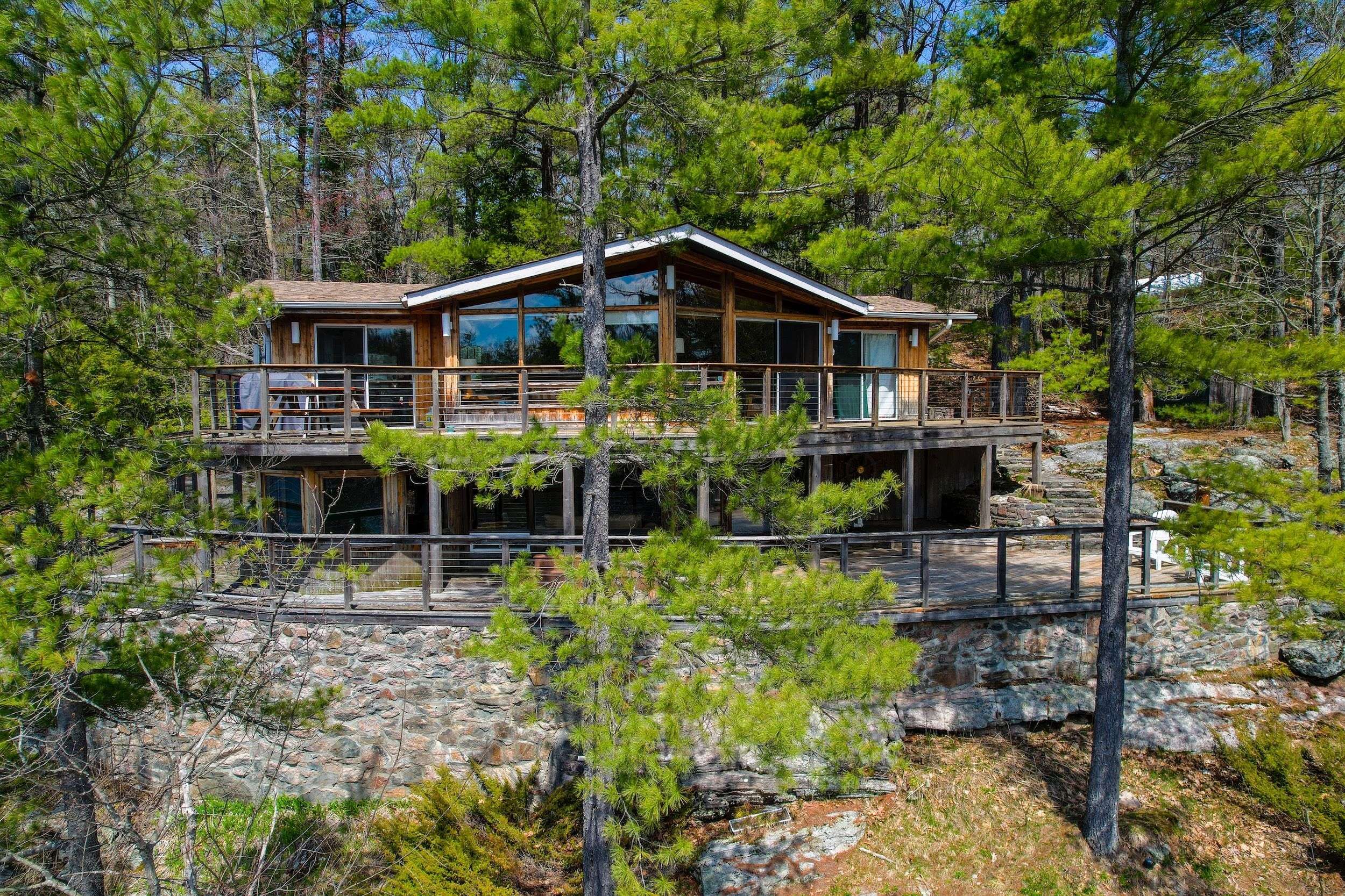 1052 North Sunset Bay RD, Gravenhurst, ON P1P 1R2