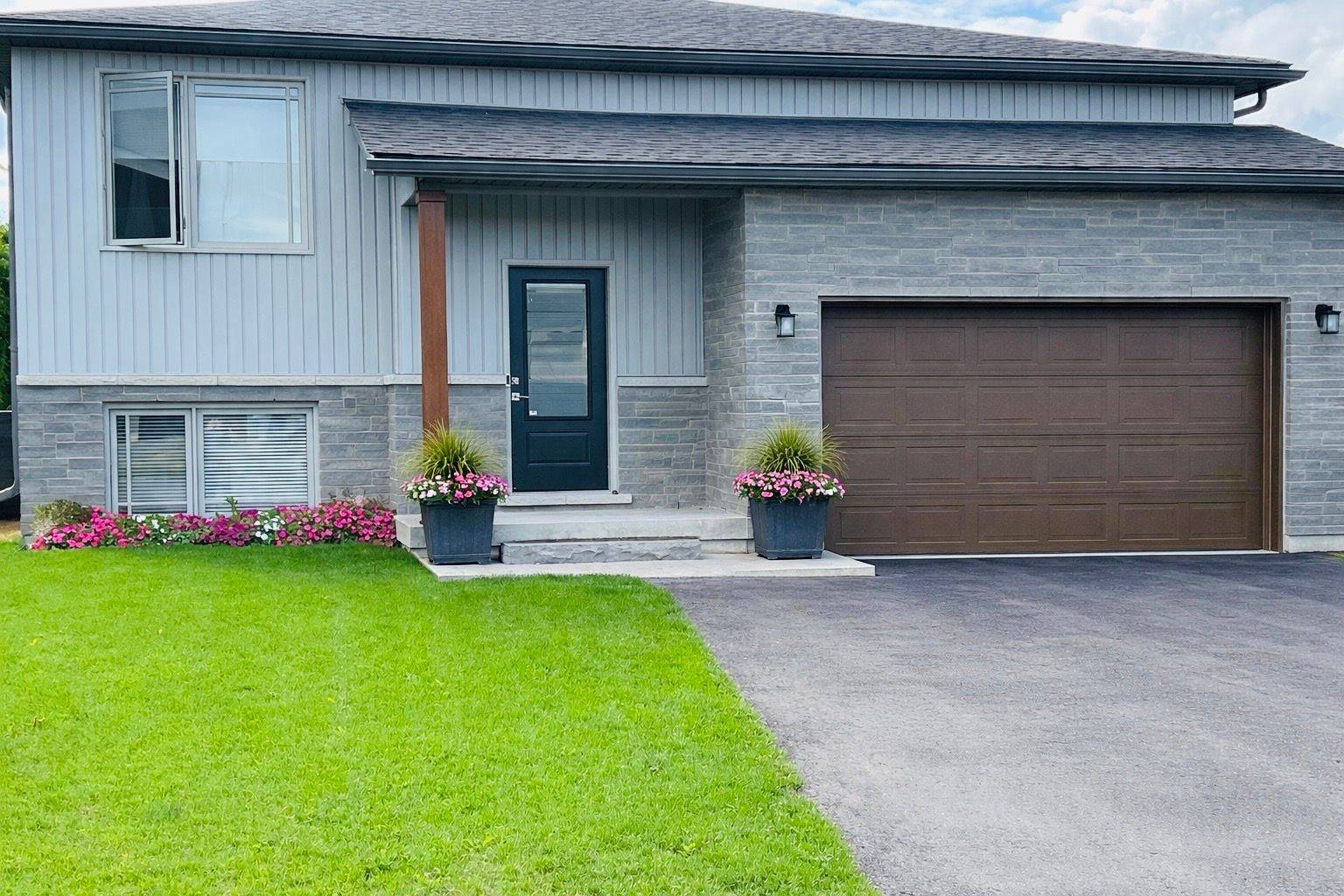 109 Meagan LN, Quinte West, ON K0K 2C0