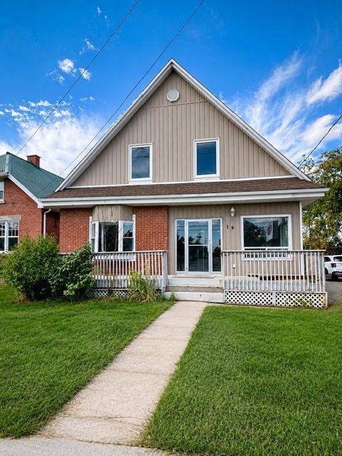 18 Lindsay ST, Kawartha Lakes, ON K0M 1N0