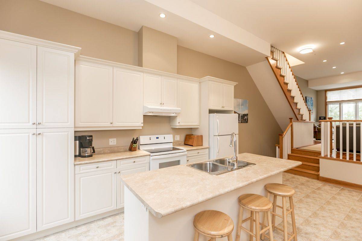 104 Farm Gate RD #6, Blue Mountains, ON L9Y 3Z2