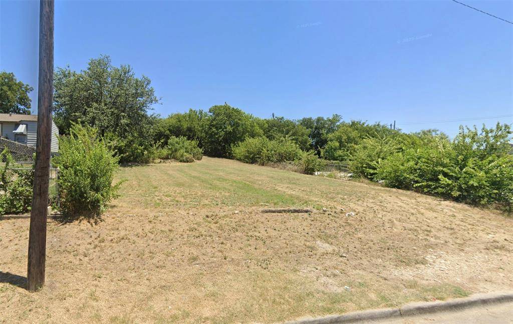 3006 N Crump Street, Fort Worth, TX 76106