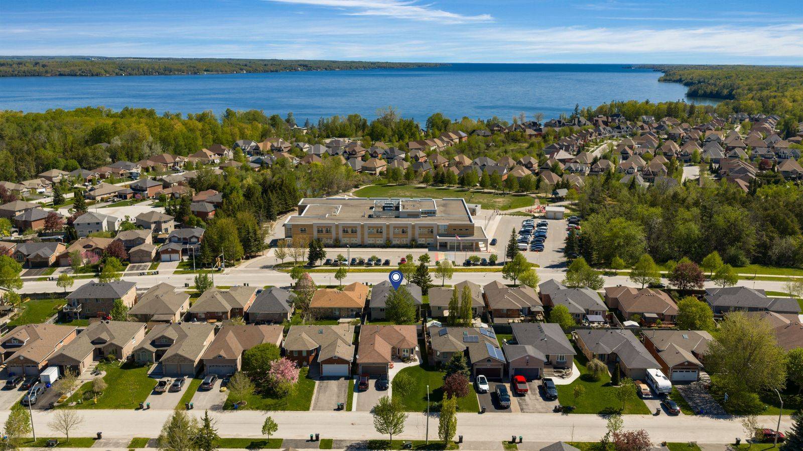 186 Golden Meadow RD, Barrie, ON L4N 9R6