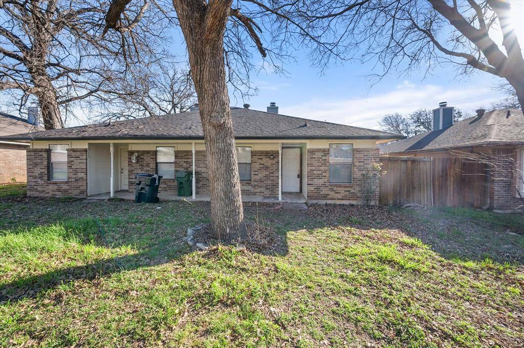 5821 Mansfield Road, Arlington, TX 76017