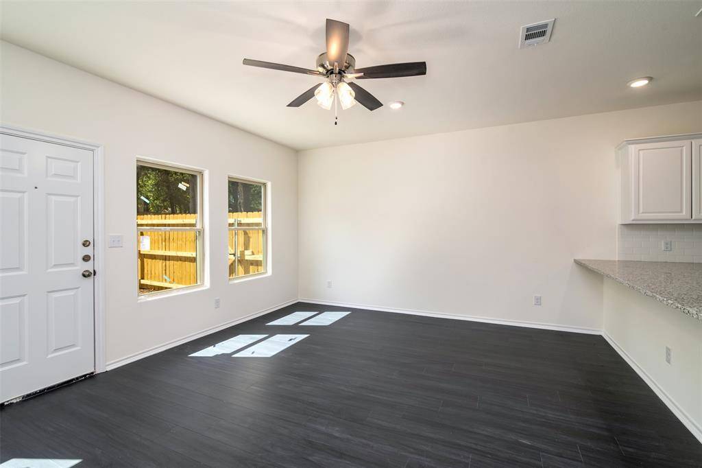 805 S 6th Street #1, Bonham, TX 75418