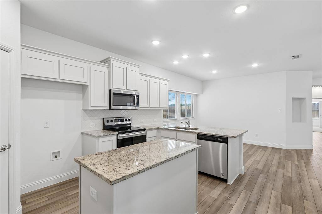 568 Val Verde Street, Aubrey, TX 76227
