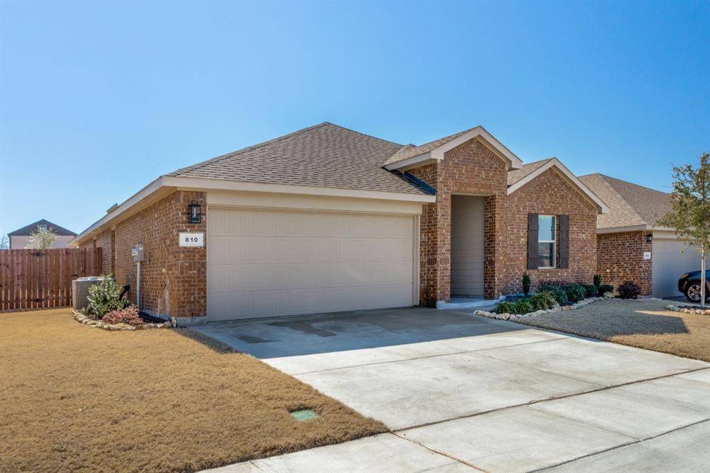810 Wolf Creek Drive, Cleburne, TX 76033