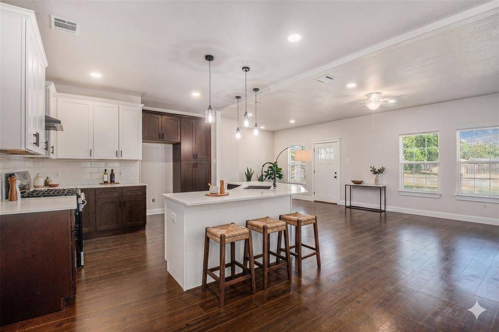 290 E Aurora Street, Rhome, TX 76078