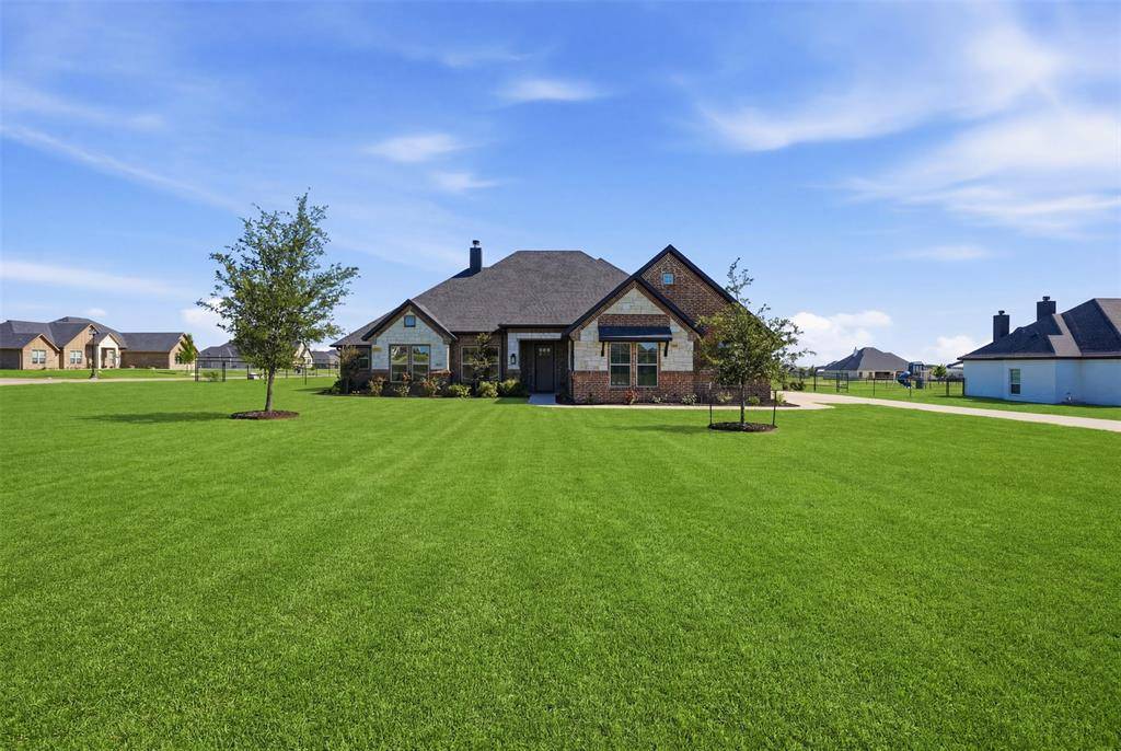401 Venadito Drive, Godley, TX 76044