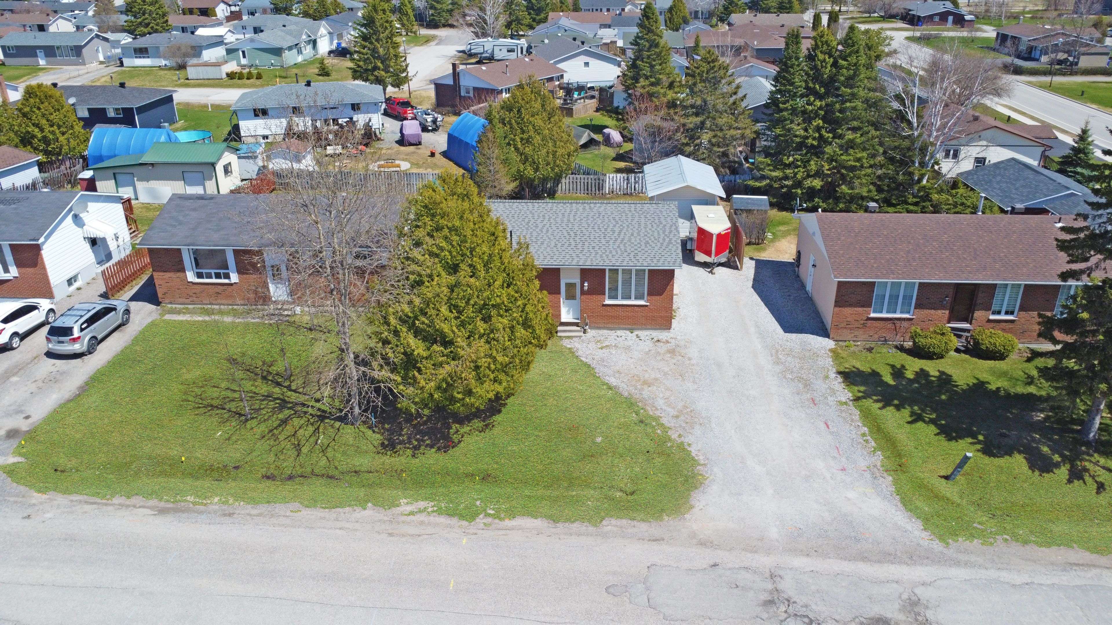 73 McManus ST, Hearst, ON P0L 1N0