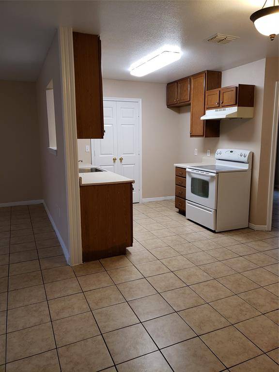 219-221 E Craven Avenue, Lacy Lakeview, TX 76705