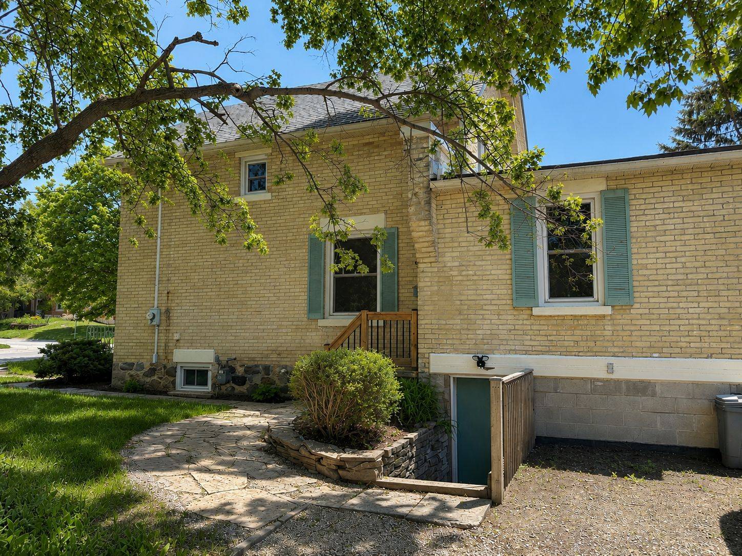 595 9th ST, Hanover, ON N4N 1M7