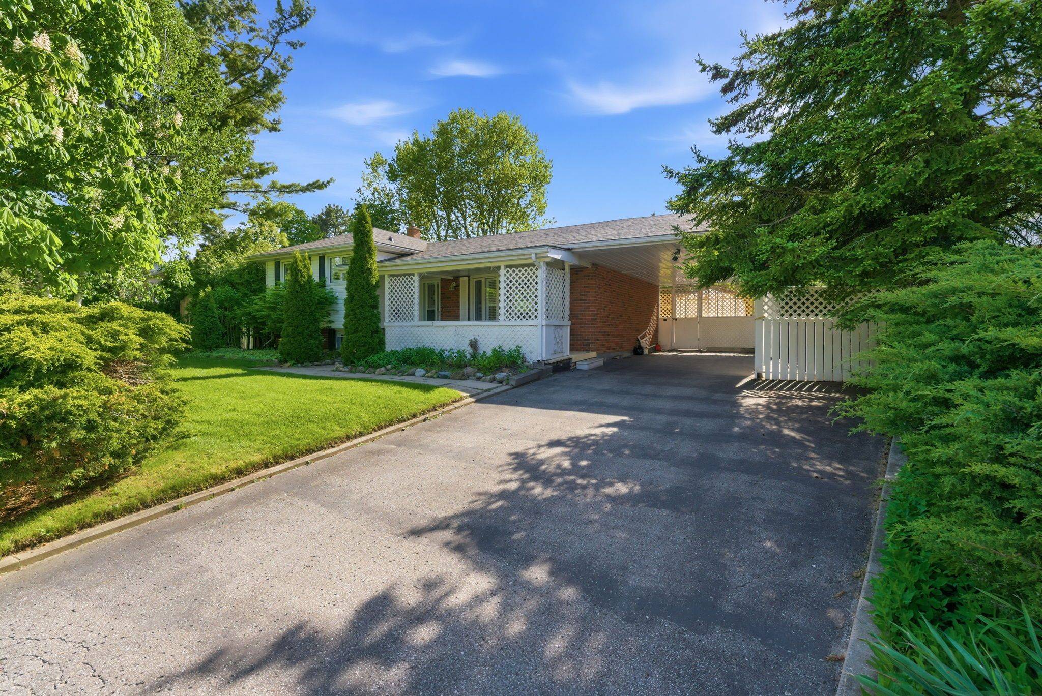 18 Strathy RD, Ajax, ON L1S 2V1