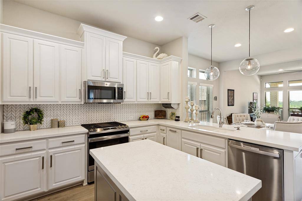 10517 Oates Branch Lane, Fort Worth, TX 76126