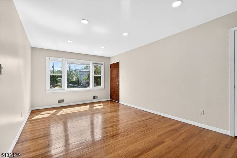 21 Troy Ct #1, Maplewood Twp., NJ 07040