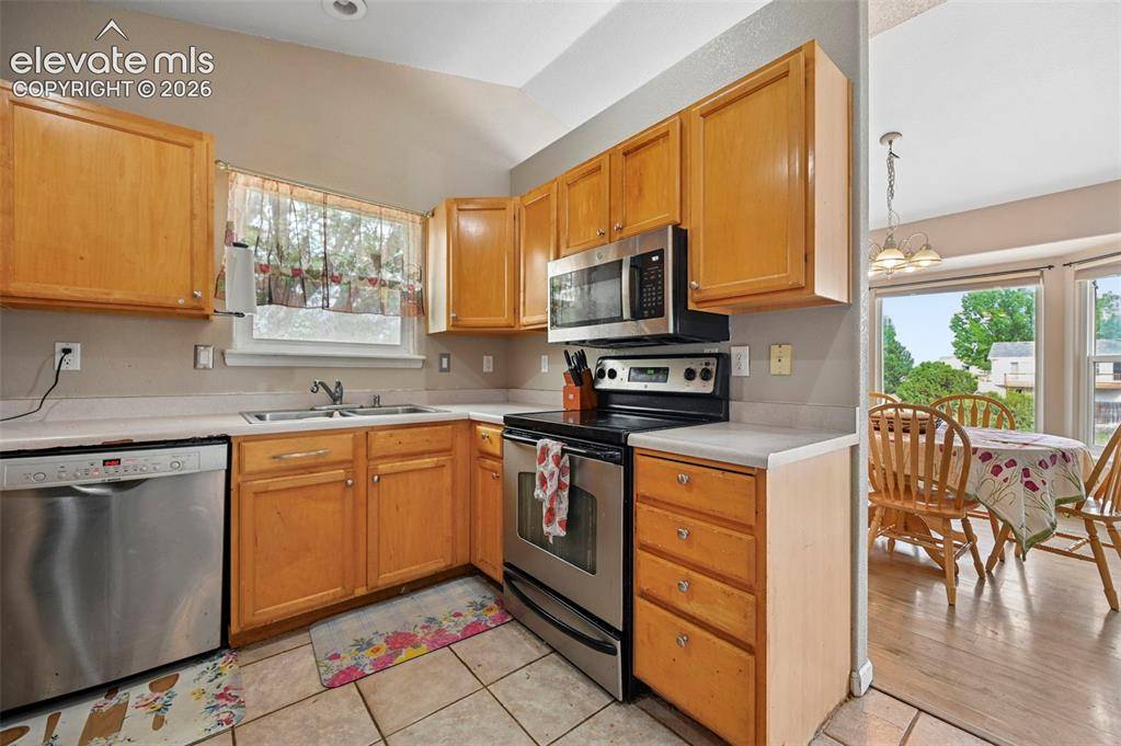 979 S Alexis LN, Pueblo, CO 81007