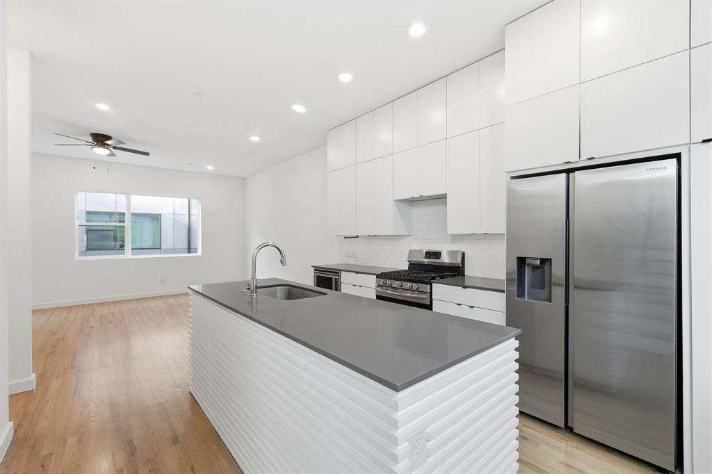 427 W 10TH Street #502, Dallas, TX 75208