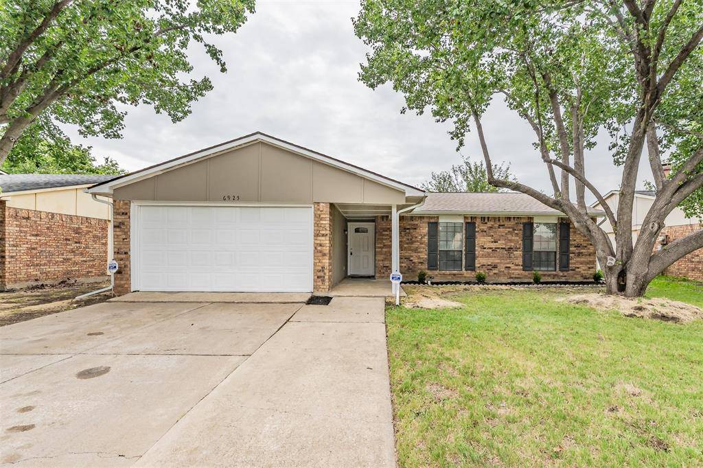 6925 Sandstone Court, Fort Worth, TX 76120