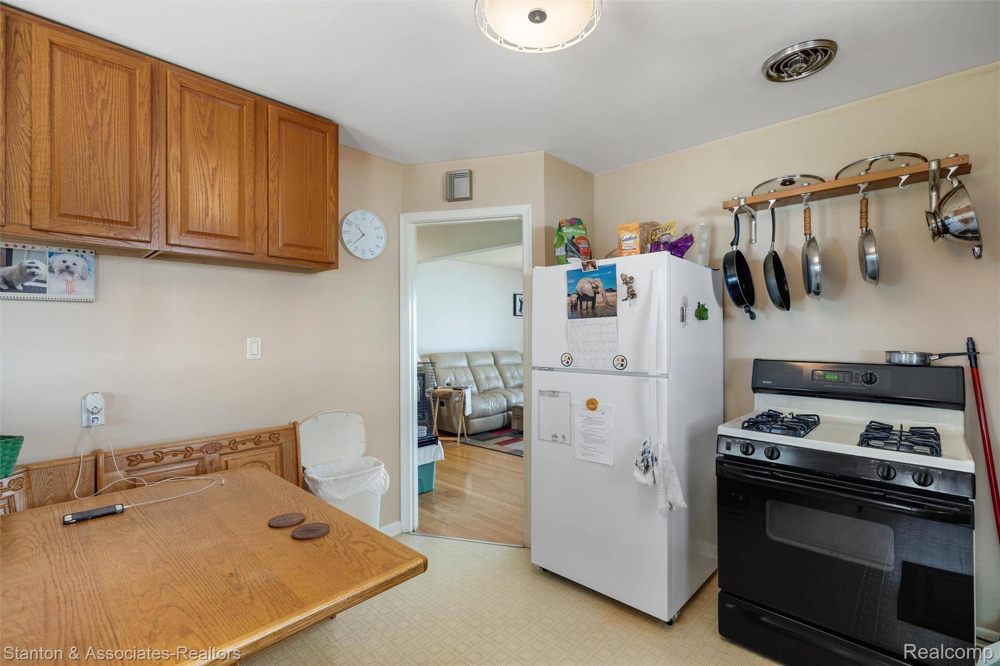 917 E Farnum AVE, Madison Heights, MI 48071