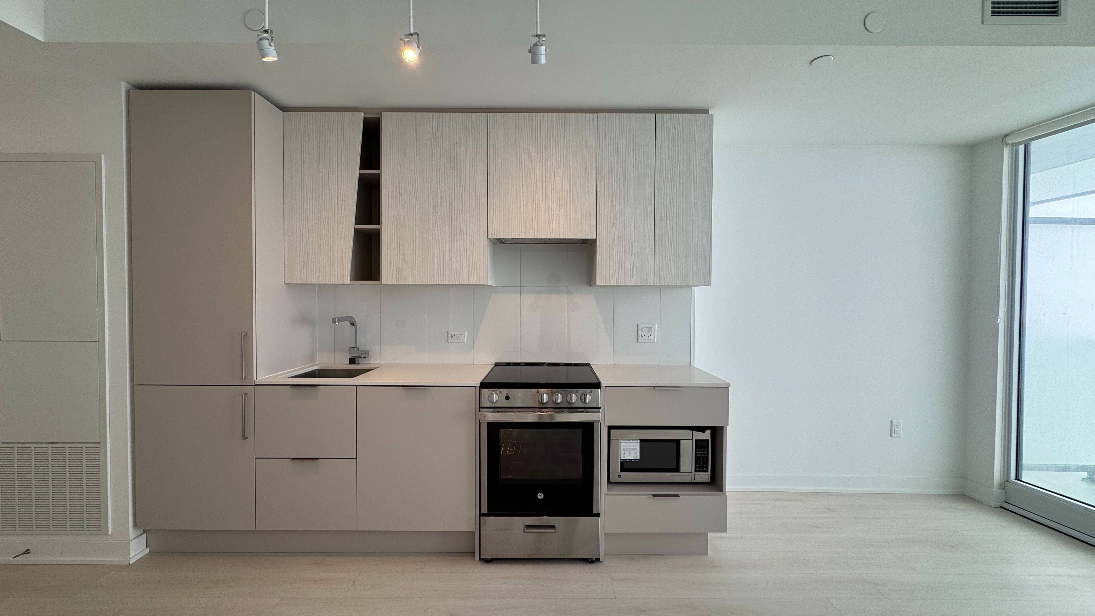 3900 Confederation Pkwy #4011, Mississauga, ON L5B 0M3