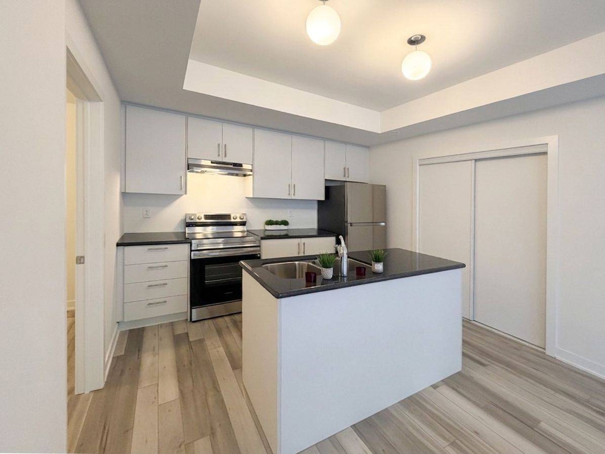 15100 Yonge ST #6B, Aurora, ON L4G 4C8