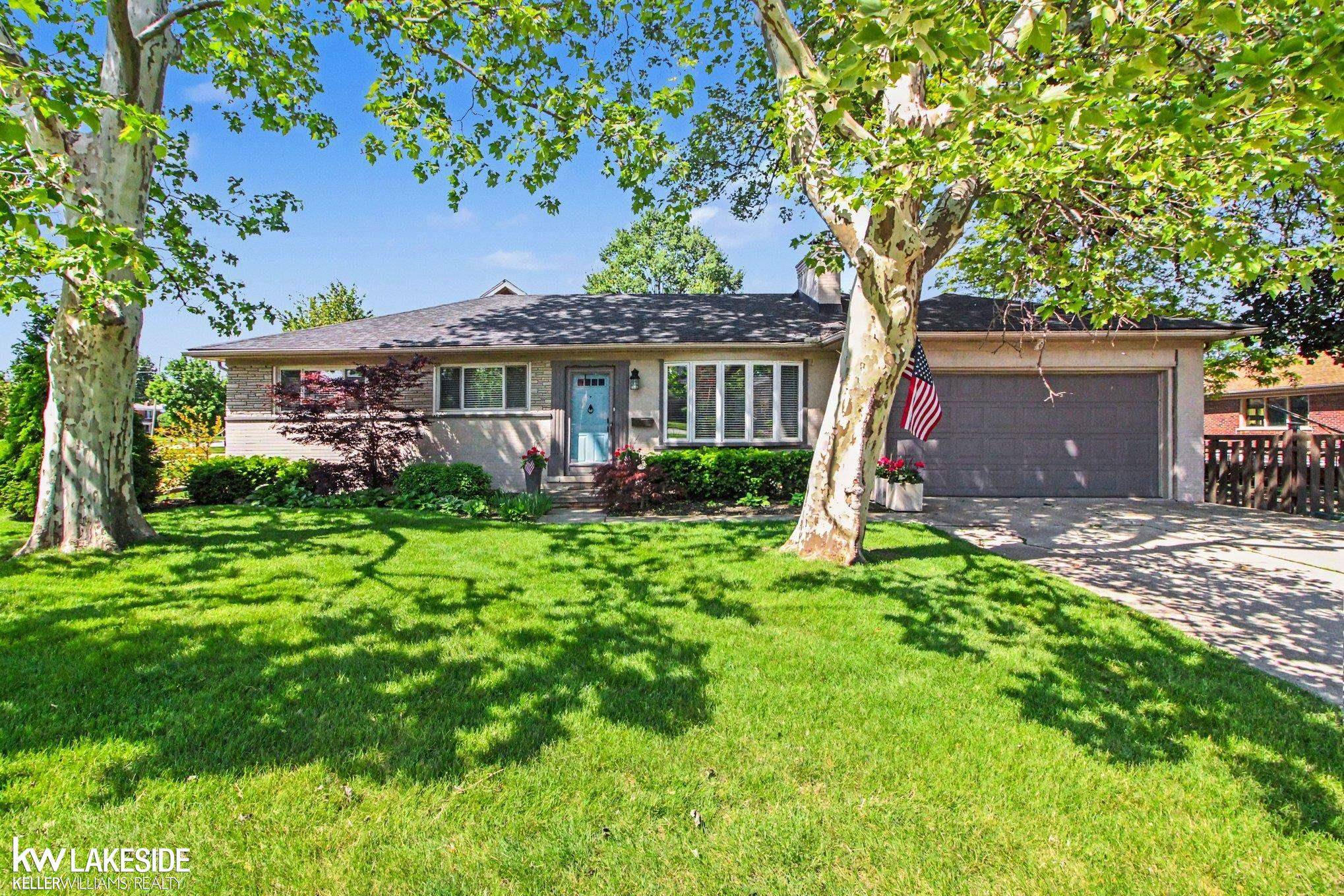 26360 Jefferson AVE, St Clair Shores, MI 48081