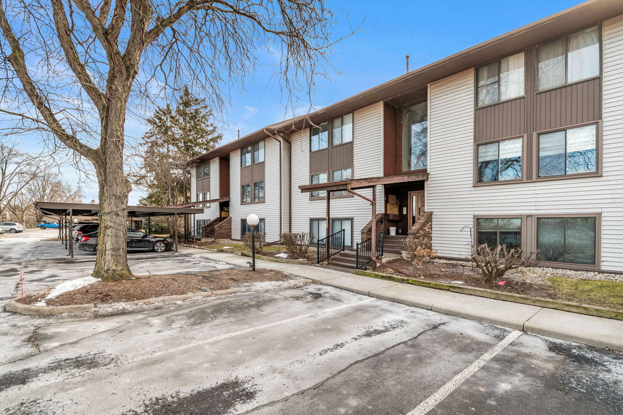 730 Cliffs DR #303A, Ypsilanti Twp, MI 48198