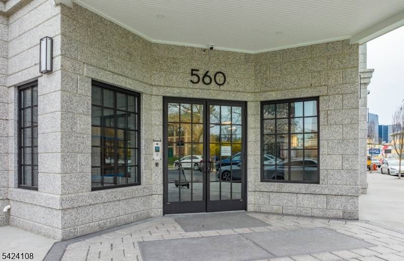 558 Market St, Newark City, NJ 07105