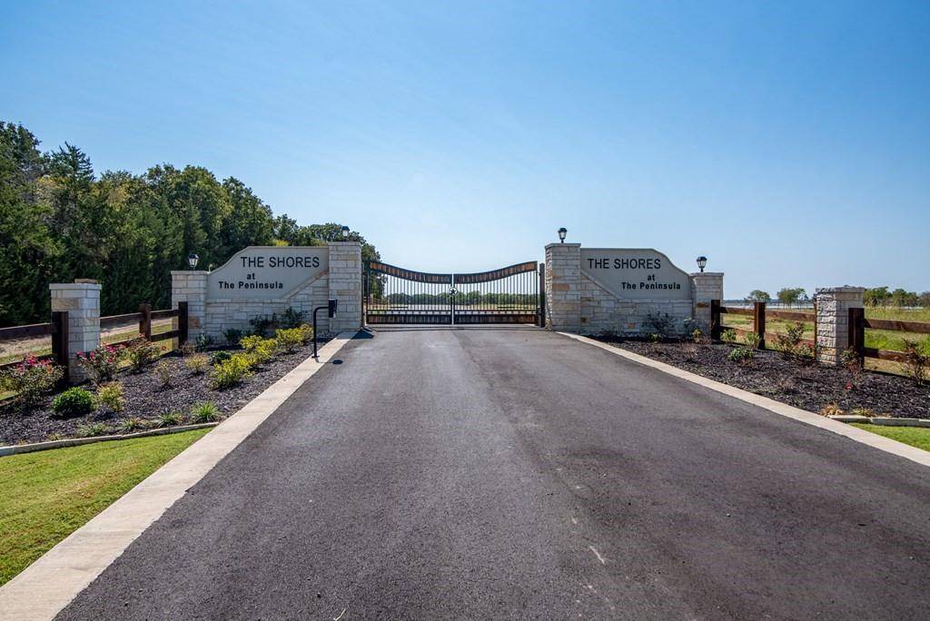 371 Lakewood Lane, Honey Grove, TX 75446