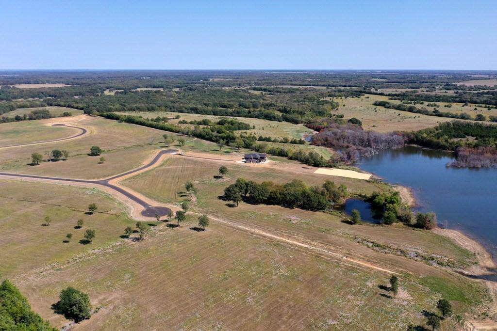 371 Lakewood Lane, Honey Grove, TX 75446