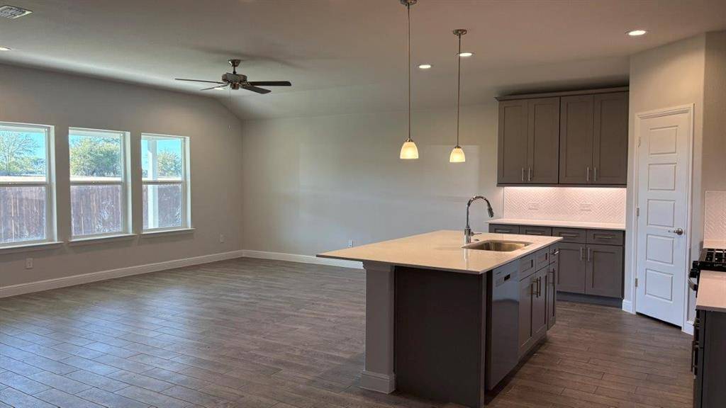4207 CORNERSTONE Circle, Granbury, TX 76048
