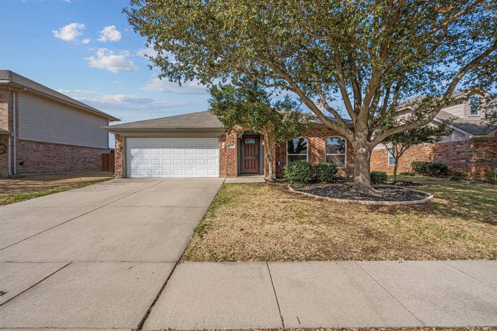 105 Thoroughbred Drive, Krum, TX 76249