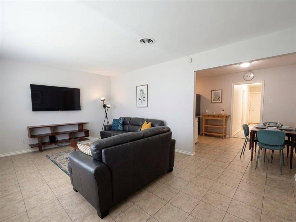 2732 W Jefferson Boulevard, Dallas, TX 75211