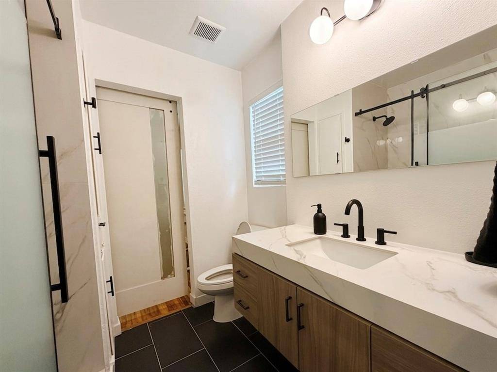 2732 W Jefferson Boulevard, Dallas, TX 75211
