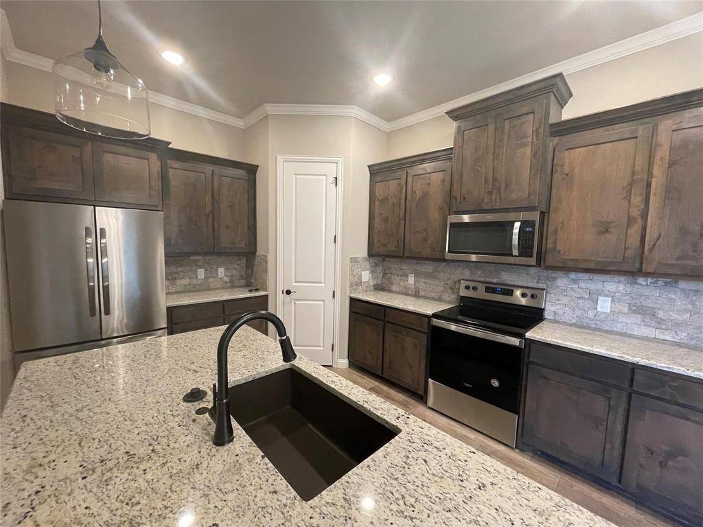 3022 Promenade Drive, Granbury, TX 76049