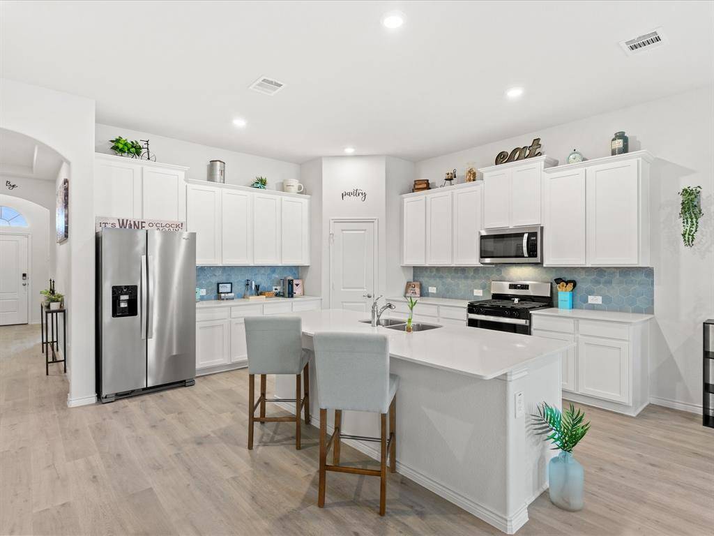 10017 Gray Barrel Drive, Aubrey, TX 76227