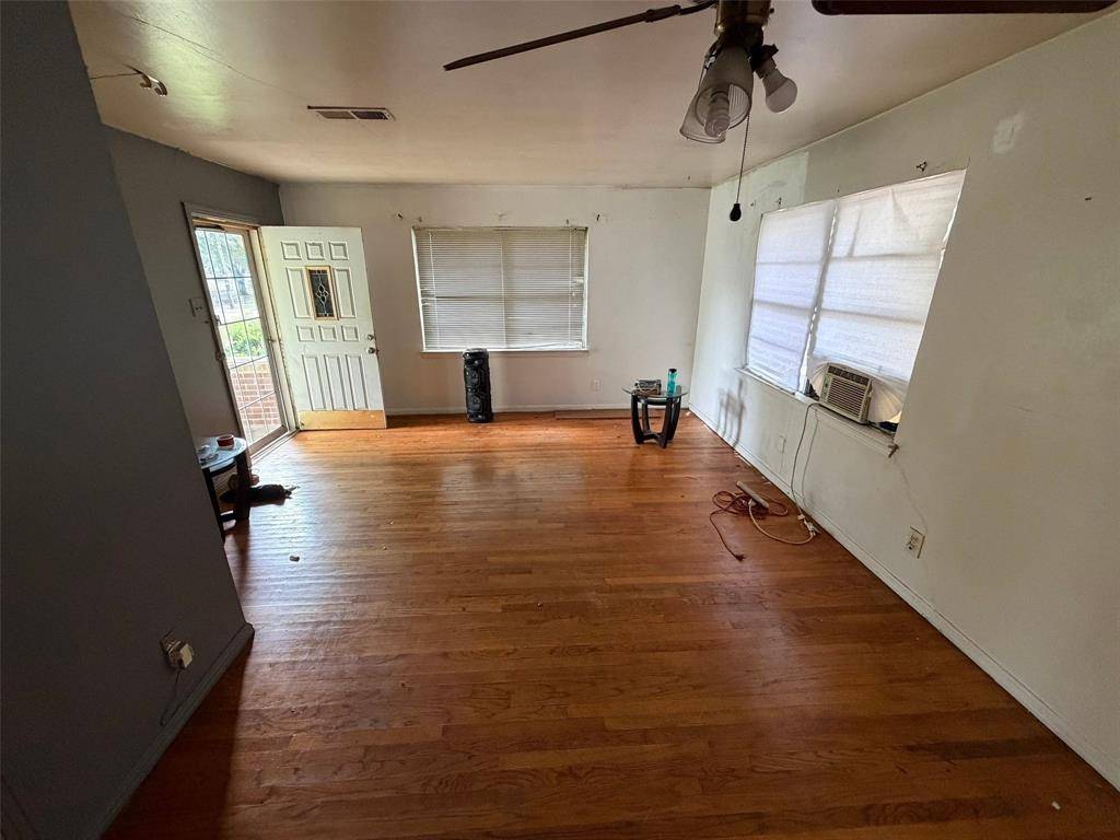 1402 Houghton Road, Dallas, TX 75217