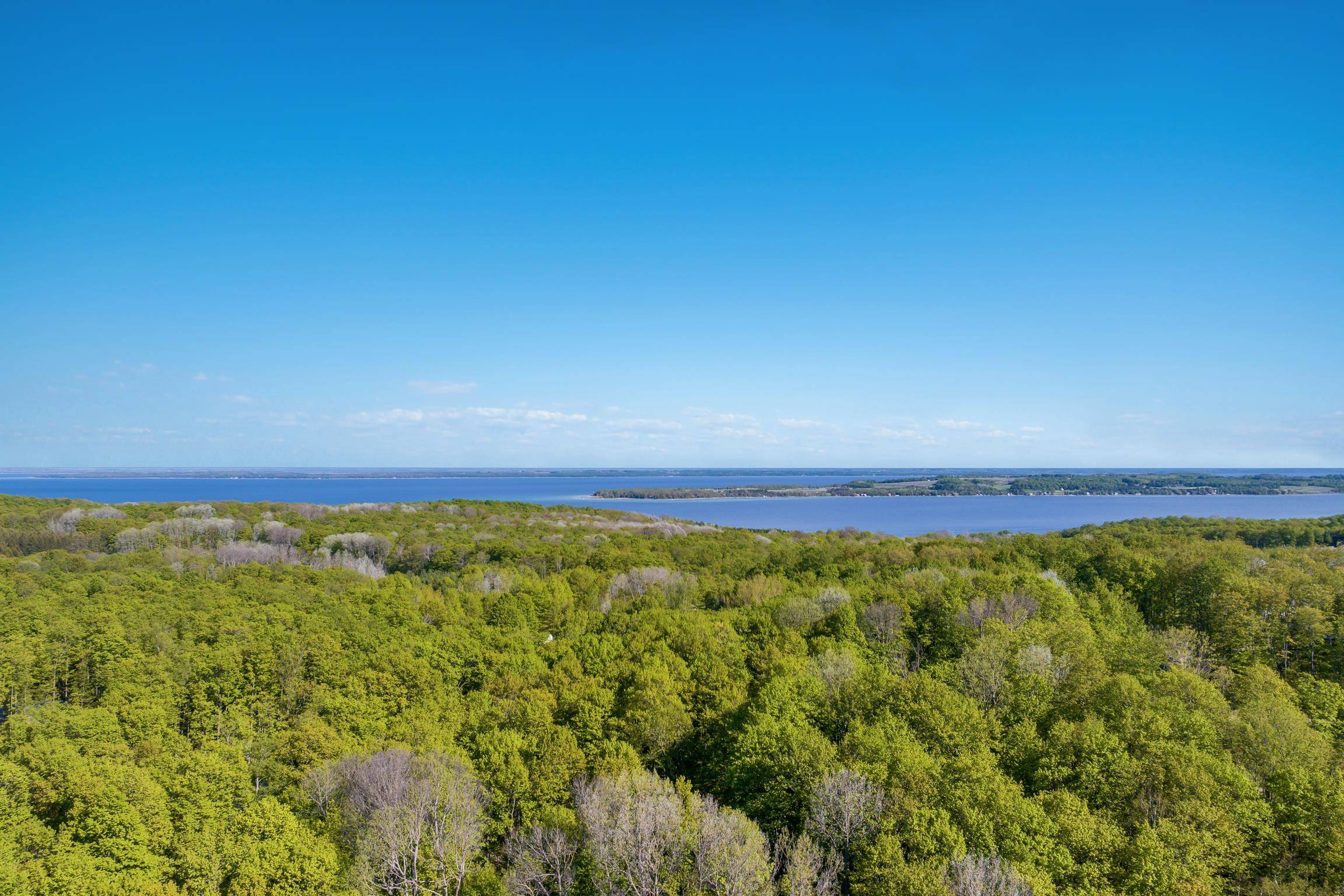 2177 N Jacobson RD, Suttons Bay Twp, MI 49682