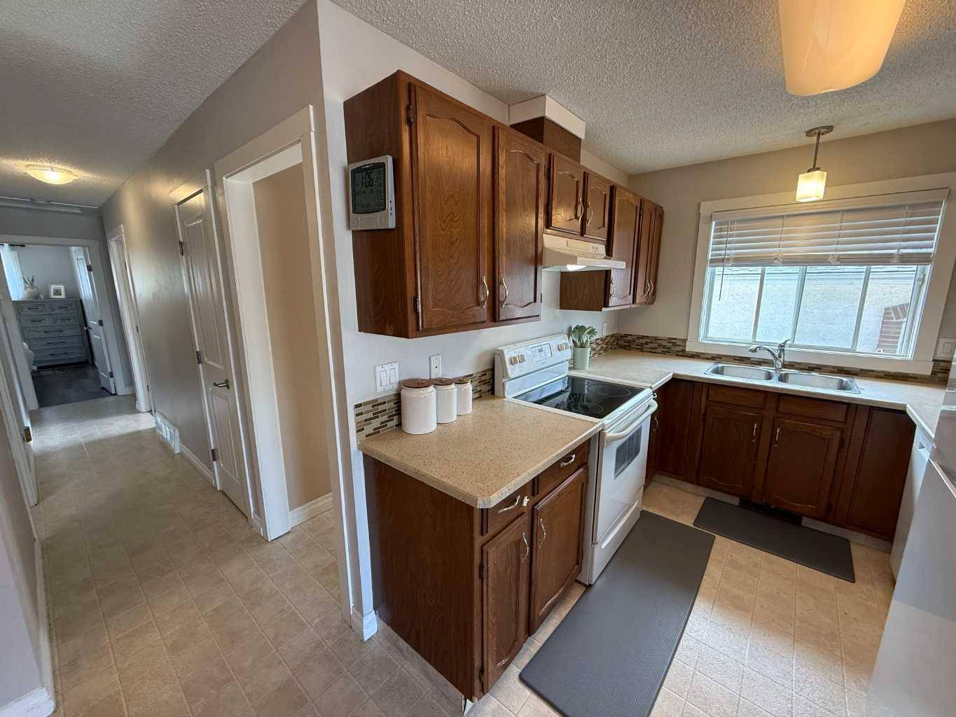 458 Collinge RD, Hinton, AB T7V1L1