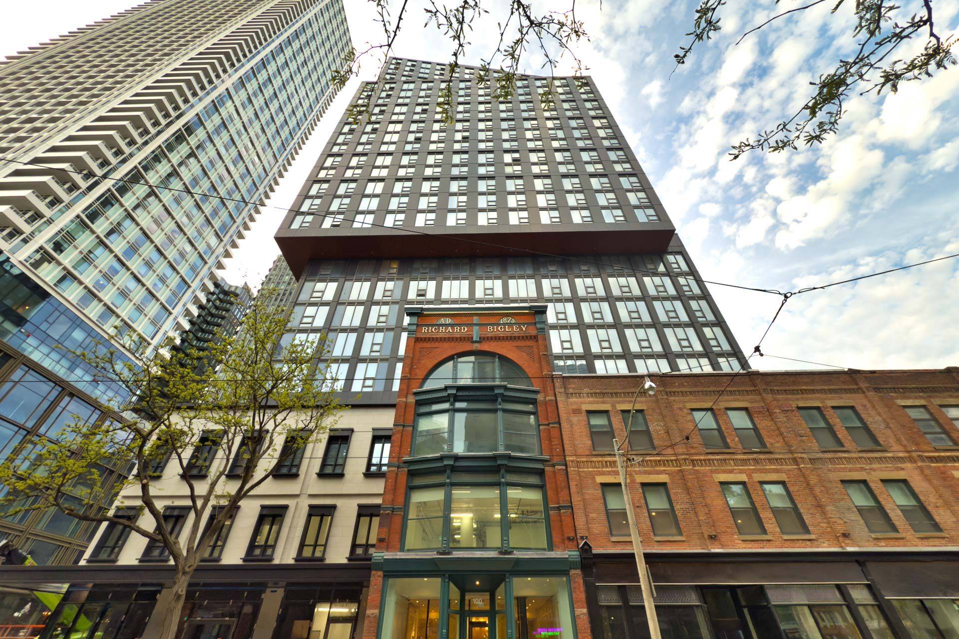 100 Queen ST E #3301, Toronto C08, ON M5C 0B5