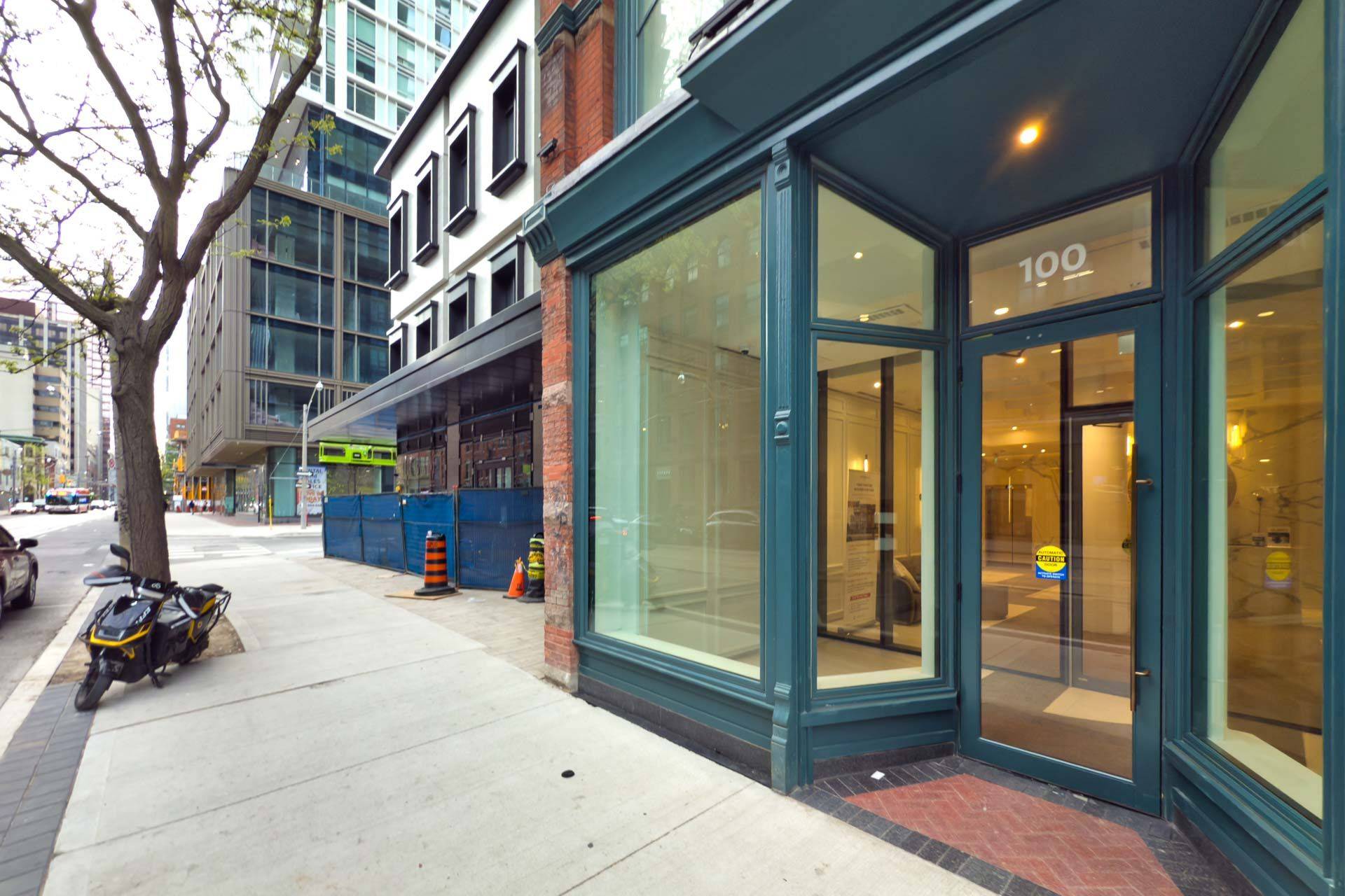 100 Queen ST E #3301, Toronto C08, ON M5C 0B5