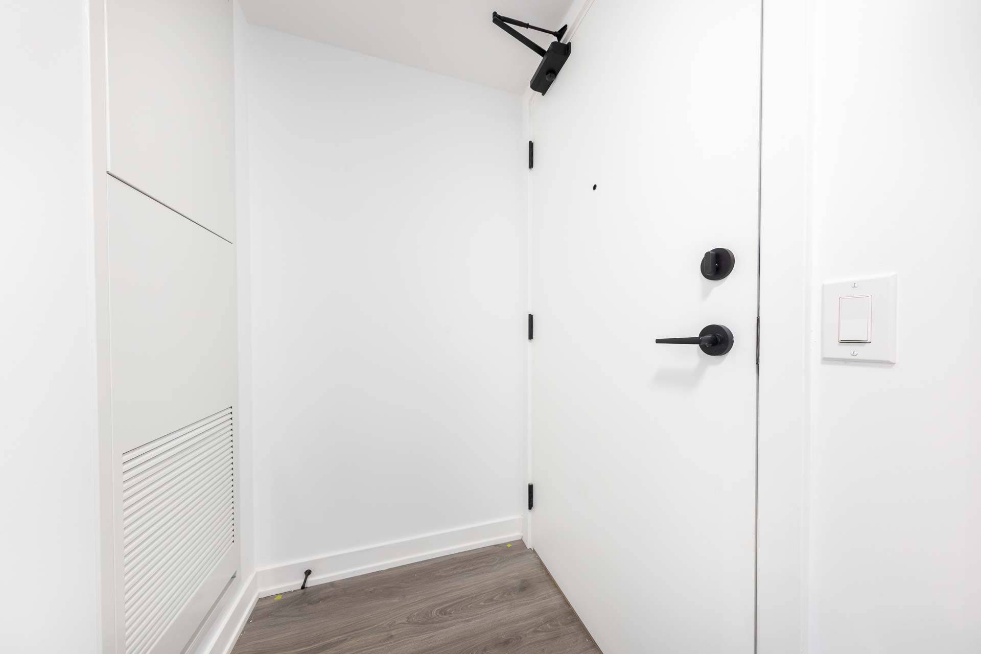 100 Queen ST E #3301, Toronto C08, ON M5C 0B5